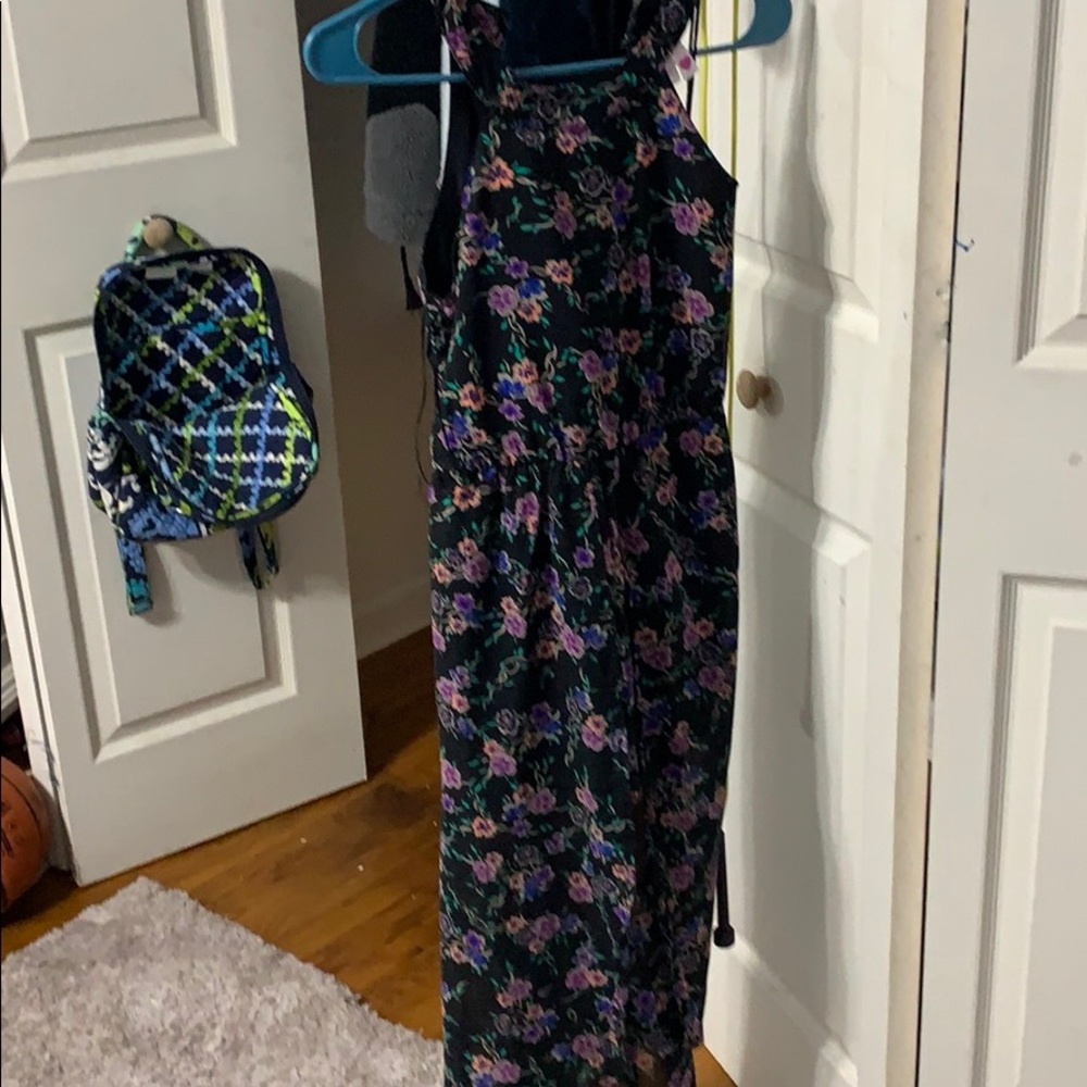 I’m selling this long romper!